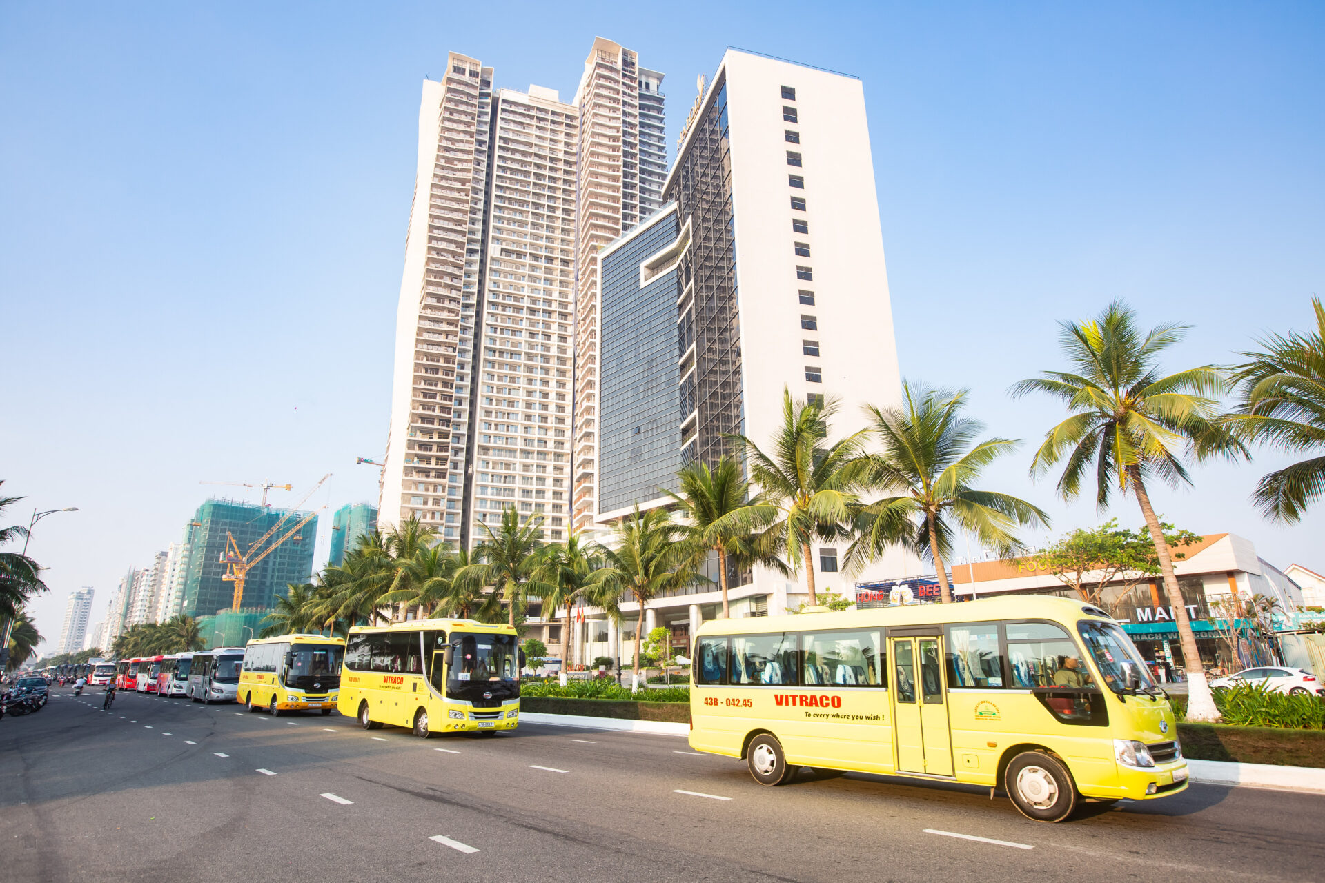 Cho thuê xe du lịch 29 chỗ Hyundai County tại Đà Nẵng