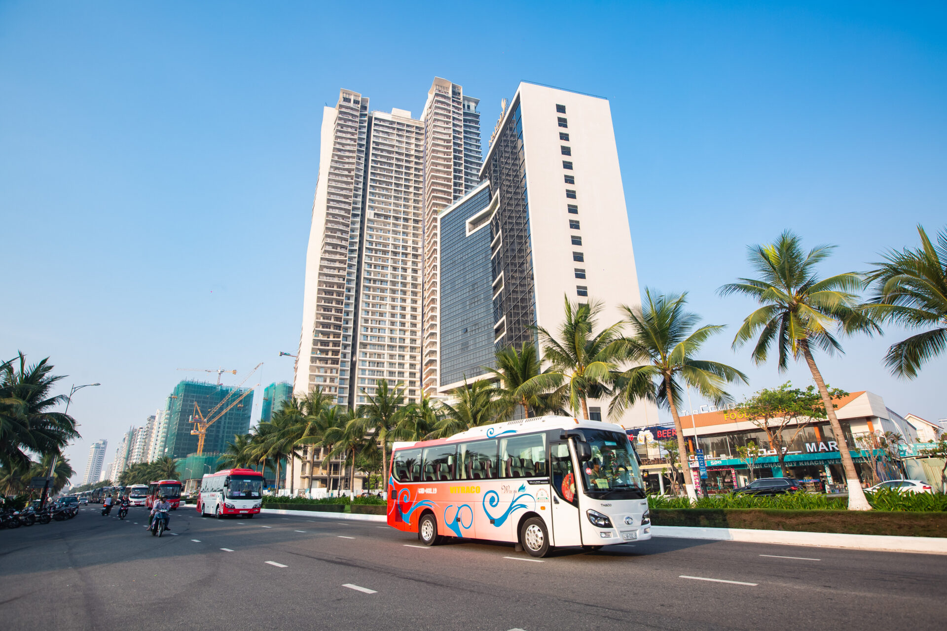 Cho thuê xe 35 chỗ Thaco Town tại Đà Nẵng